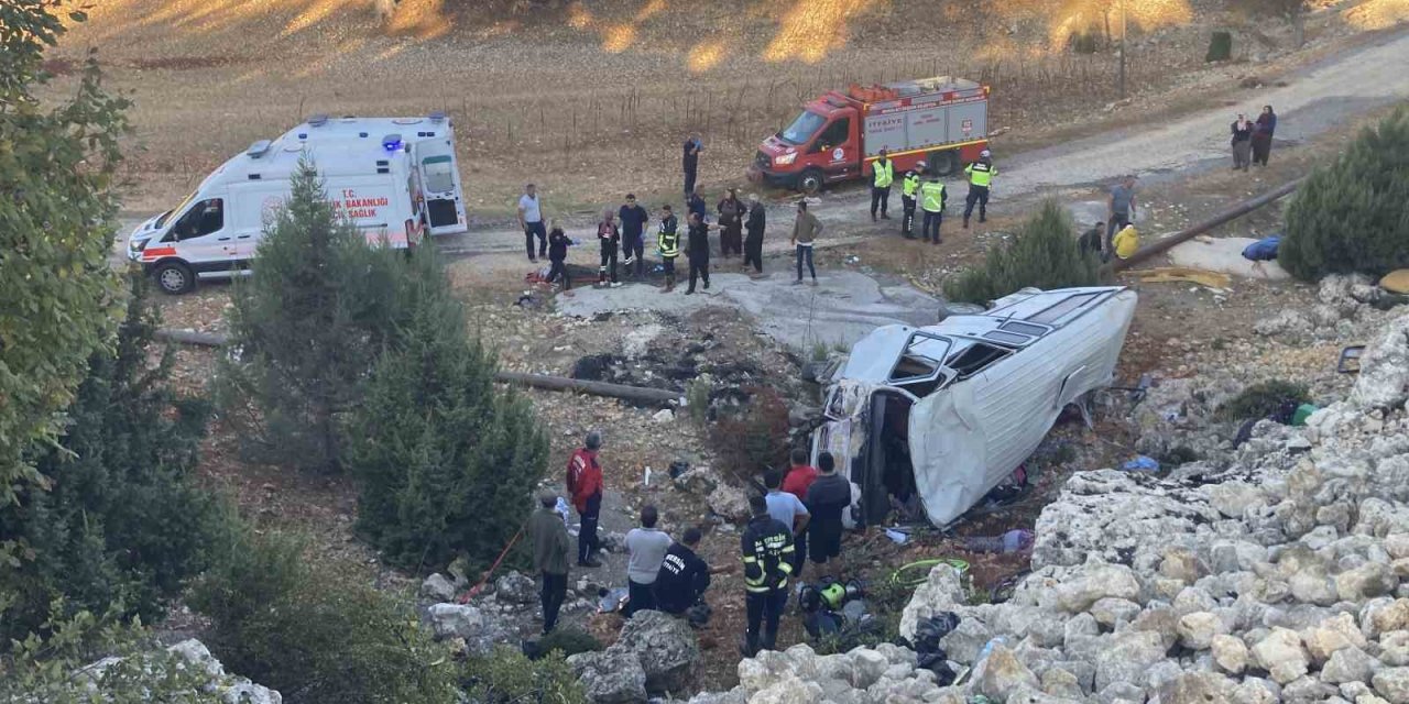 İşçi Servisi Şarampole Devrildi: 5 Ölü, 14 Yaralı