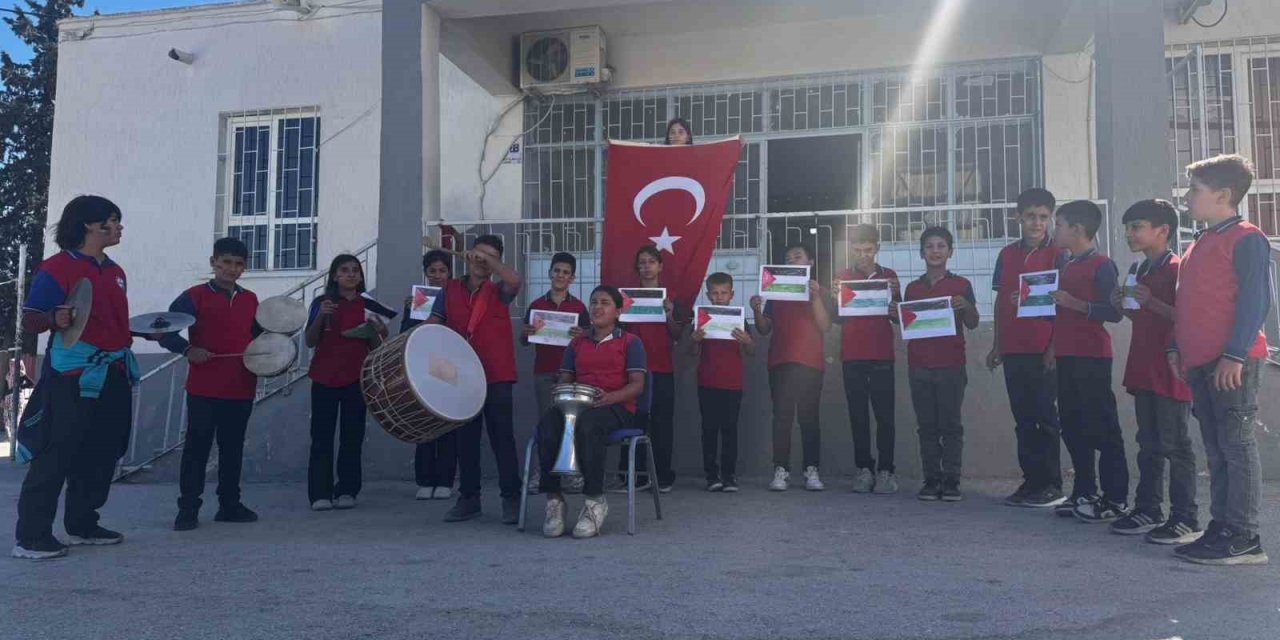 Mut’lu Öğrencilerden Filistin’e Destek