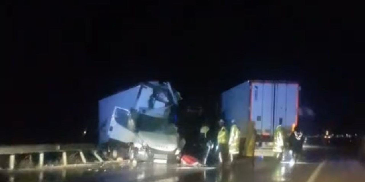 Konya’da Tır İle Kamyonet Çarpıştı: 1 Ölü, 2 Yaralı