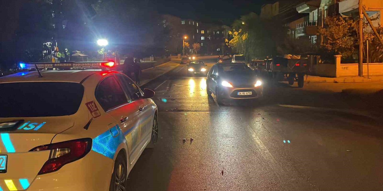 Karaman’da Motosiklet Traktörün Römorkuna Çarptı: 1 Yaralı