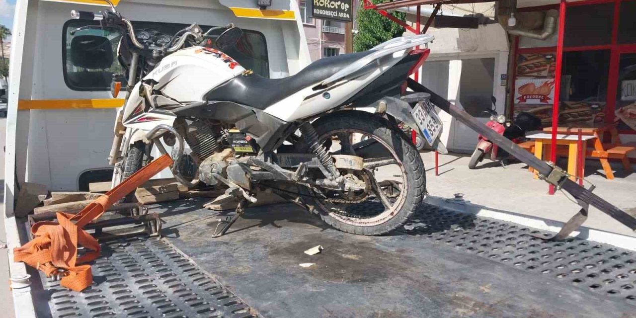 Otomobil İle Çarpışan Motosikletin Sürücüsü Yaralandı