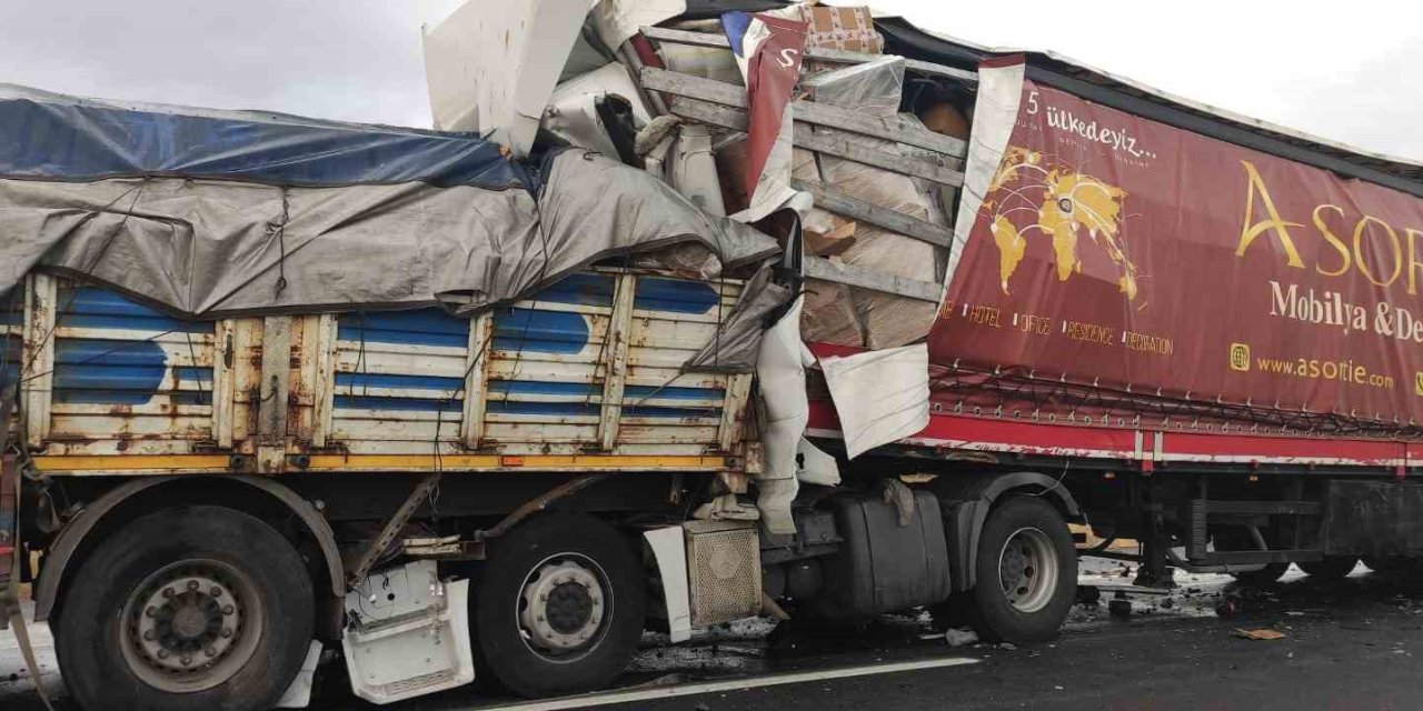 Ereğli’de 2 Tır Ve 1 Minibüsün Karıştığı Kazada 1 Ölü, 3 Yaralı