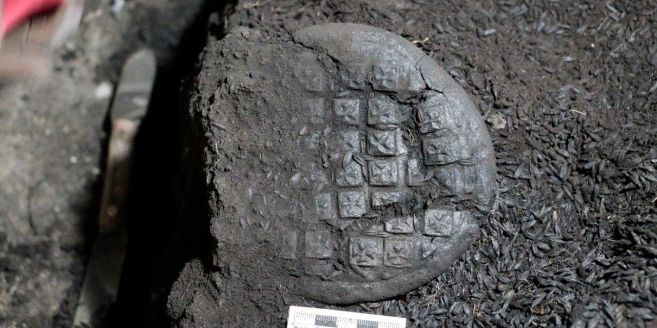 Karaman’da Bin 300 Yıllık Bezemeli Arpa Ekmekleri Bulundu