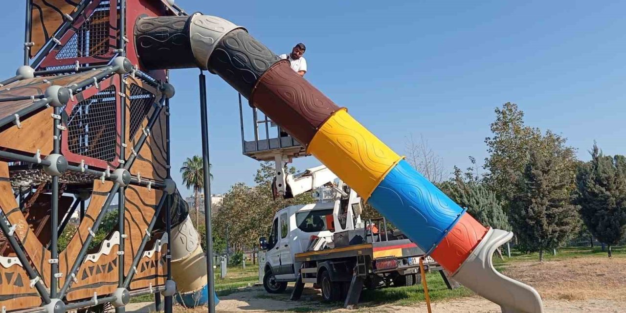 Akdeniz’de Parklar Yenileniyor Çocuklar Daha Güvenli Oynuyor