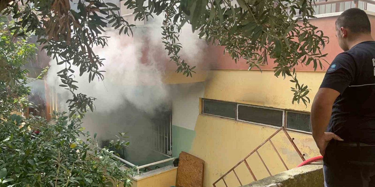 Alanya’da 4 Katlı Binadaki Yangın Korkuttu