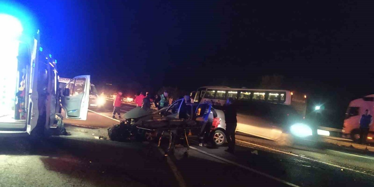 Konya’da Yolcu Otobüsü İle Otomobil Çarpıştı: 2 Yaralı