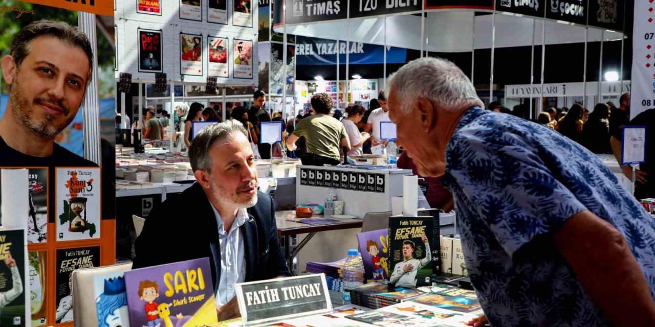 Antalya Kitap Fuarı Ziyaretçi Akınına Uğradı