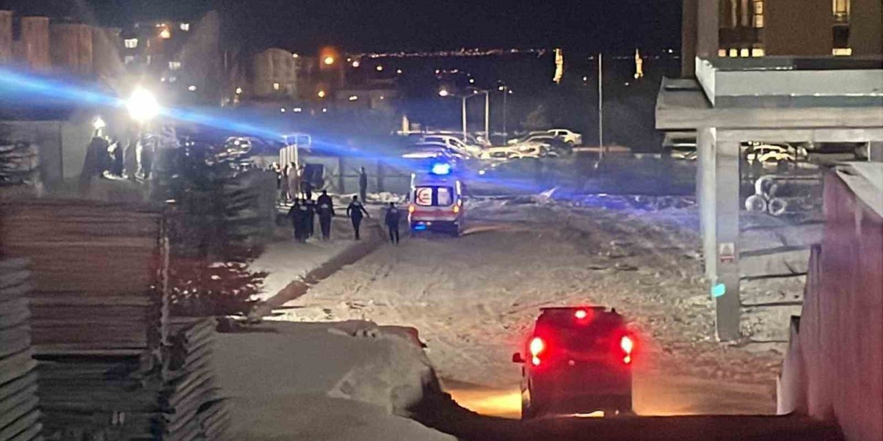 Hastane Şantiyesinde Bıçaklı Kavga: 1’i Ağır 4 Yaralı