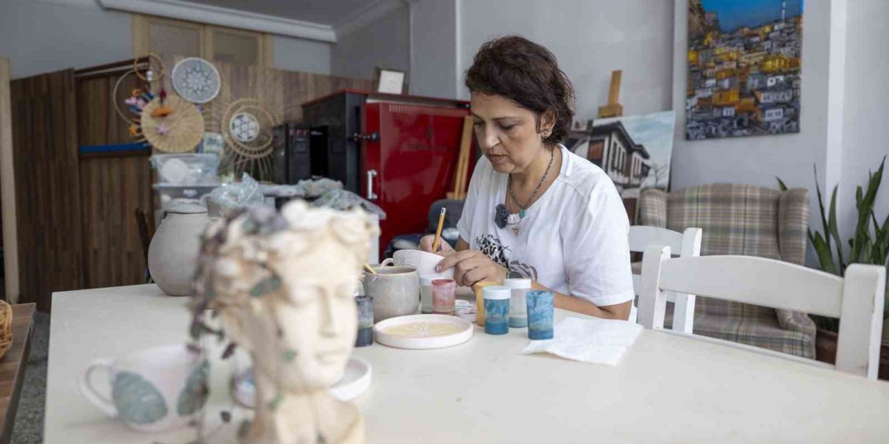 Mersin’de Üretici Kadın Stantları, El Emeğine Değer Katıyor