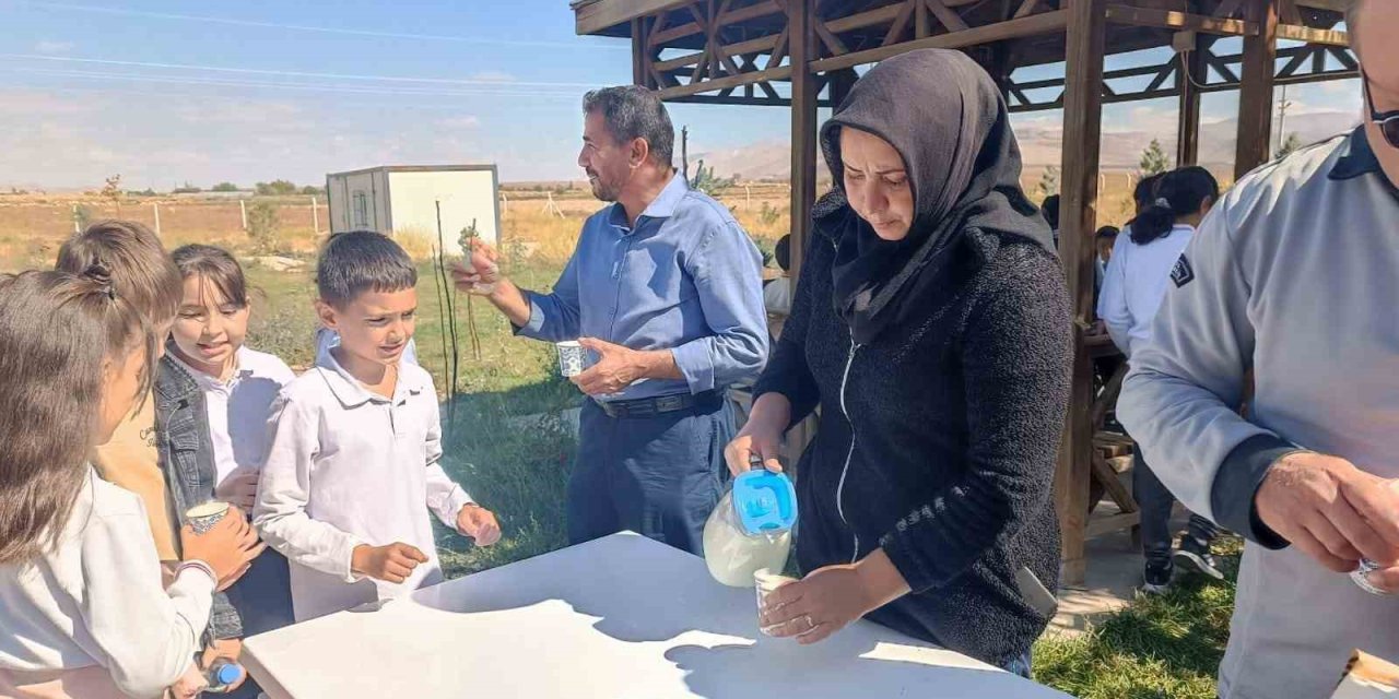 Minik Öğrenciler Dünya Yumurta Günü’nde Sağlıklı Beslenmeyi Öğrendi