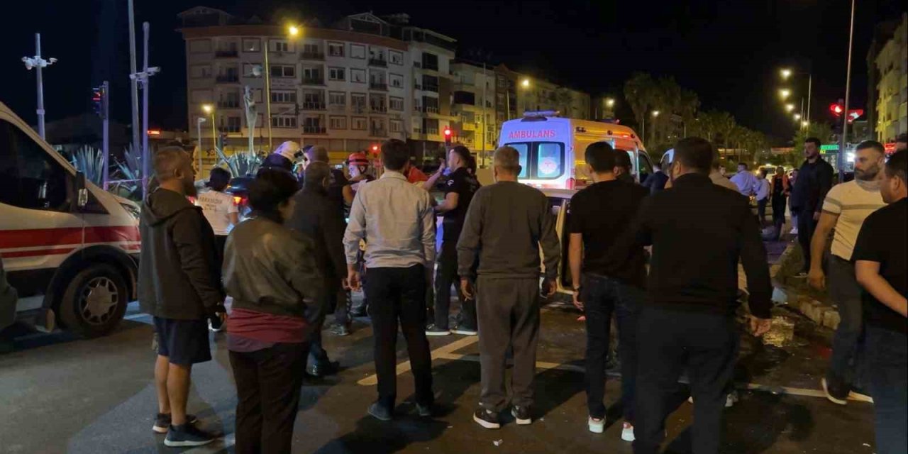 Kavşakta Pikapla Çarpışan Tofaş’taki 2 Kişi Yaralandı