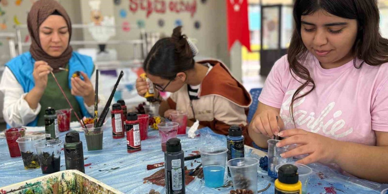 Akdeniz Belediyesinden Anneler Ve Kızlarına Kamp Sürprizi