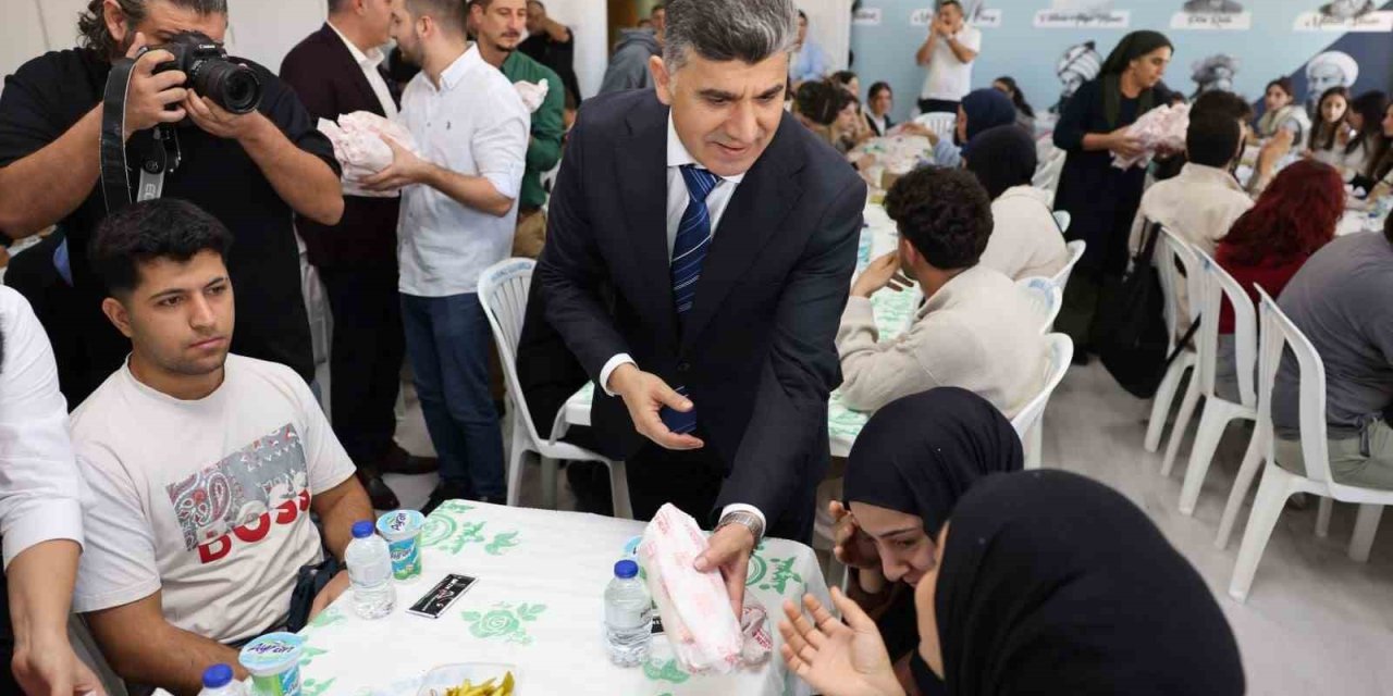 Mersin’de Sınava Hazırlanan Öğrencilere Döner Sürprizi