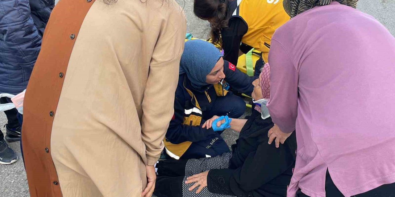 Otomobilin Çarptığı Yaşlı Kadın Yaralandı