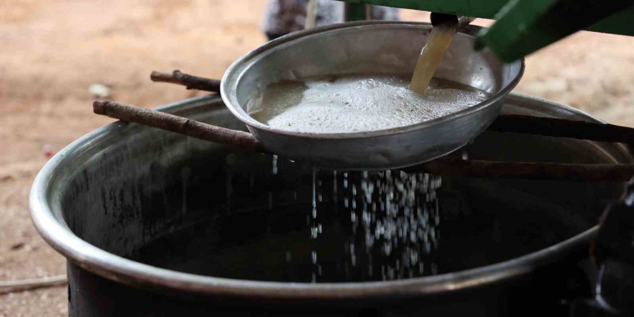 Büyükşehirden Üreticiye Üzüm Sıkma Makinesi Desteği