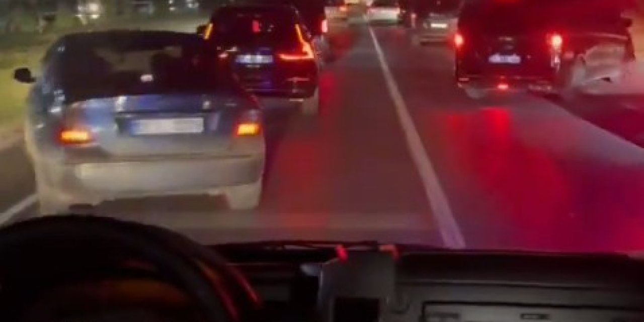 Fermuar Sistemiyle Ambulansa Yol Verilmesi Sosyal Medyada Gündem Oldu