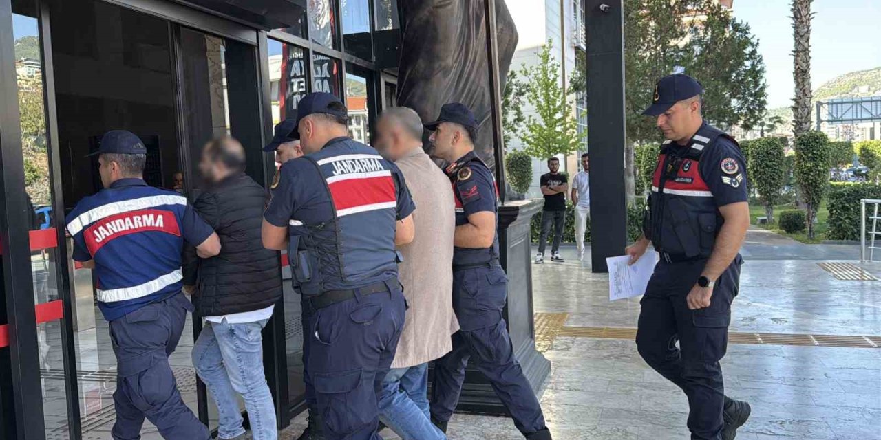 Antalya’da Sahte Pasaportla 24 Milyon Liralık Arsa Vurgunu: 6 Gözaltı