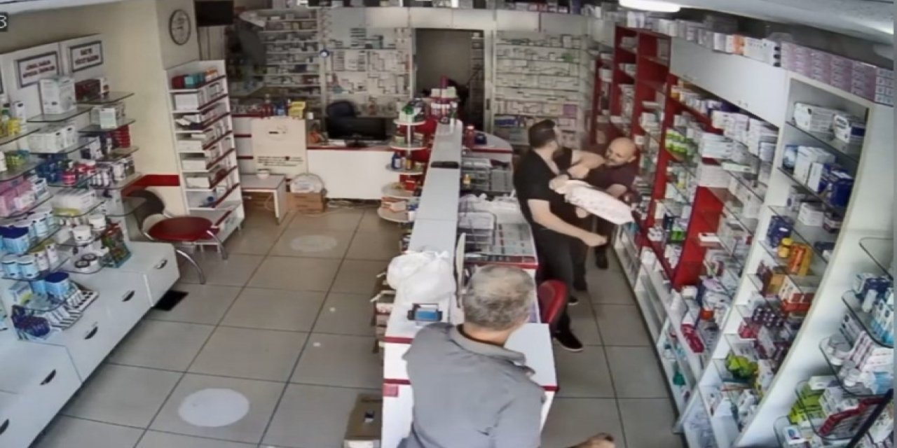 Mersin’de Muadil İlaç Verdiği İçin Eczacı Kalfasının Kafasını Sopayla Yaran Saldırgan, Cebinden Çıkardığı Bıçakla Üzerine Saldırdı