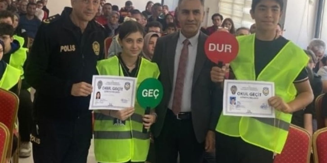 Ereğli’de Okul Geçit Görevlisi Öğrenciler Yeleklerini Giydi