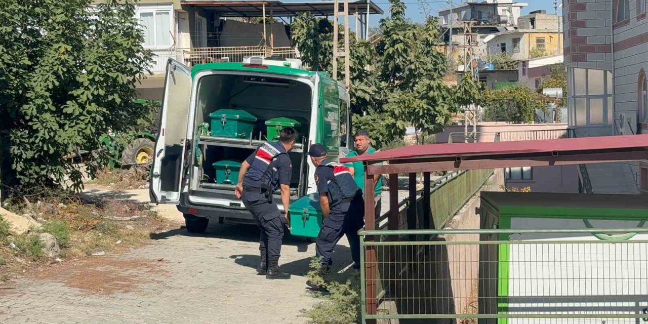 Mersin’deki Dehşette Vatandaş Tepki Gösterdi, Cenazeler Ayrı Araçlarla Gönderildi