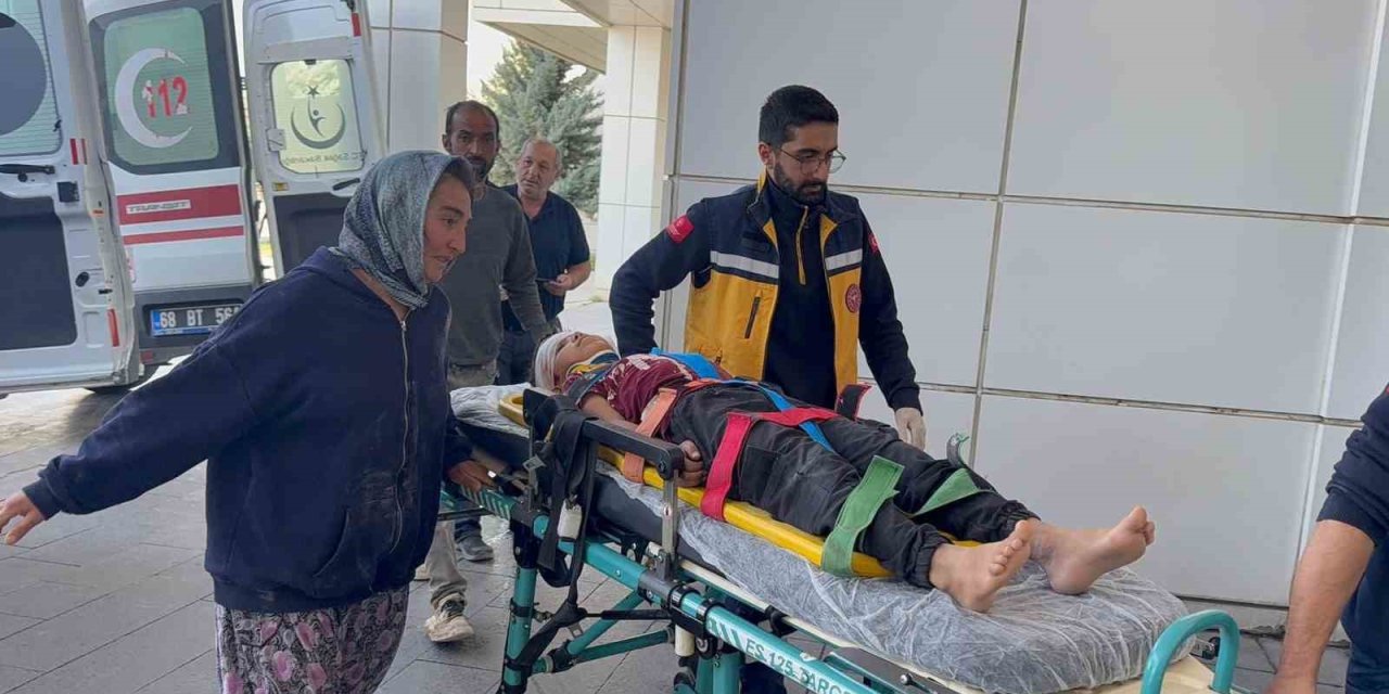 Belediyenin Su Arıza Minibüsü Elektrikli Bisikletle Çarpıştı: 2 Çocuk Yaralı