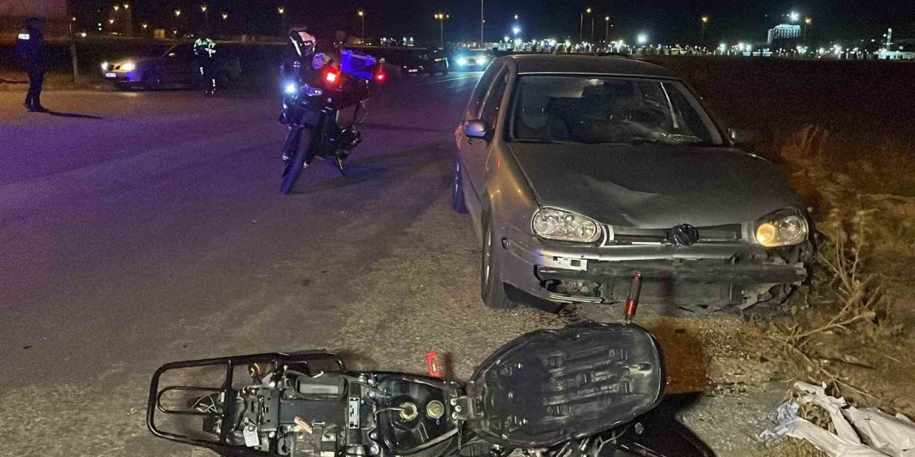 Otomobille Çarpışan Motosikletin Sürücüsü Yaralandı