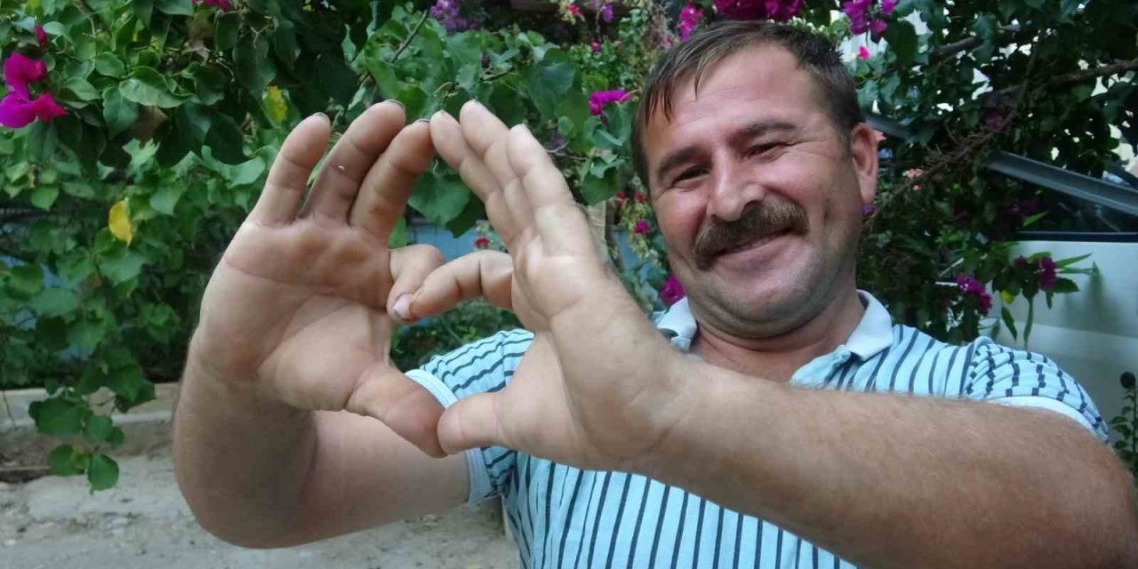 Uçağa Valizleri Yüklerken Sempatik Tavırlarıyla Meşhur Oldu, O Anlar Milyonlarca Kez İzlendi