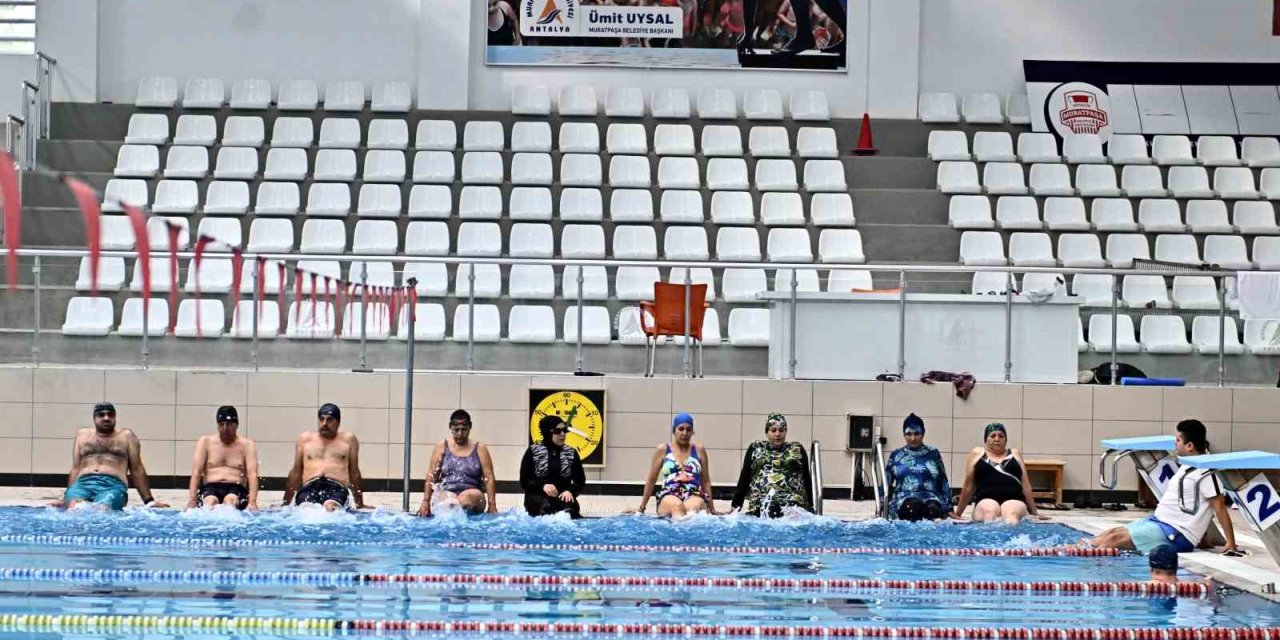 Muratpaşa’da Ücretsiz Yüzme Eğitimleri Başladı