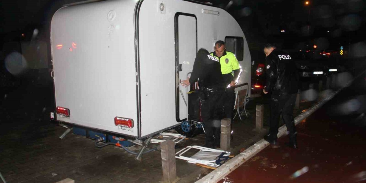 Karavanda Kalan Yaşlı Adamdan Haber Alınamıyor