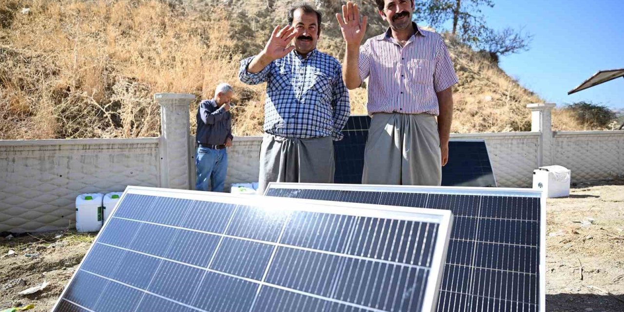 Mersin’de Üreticiye Güneş Paneli, Sıvı Gübre Ve Nergis Soğanı Desteği