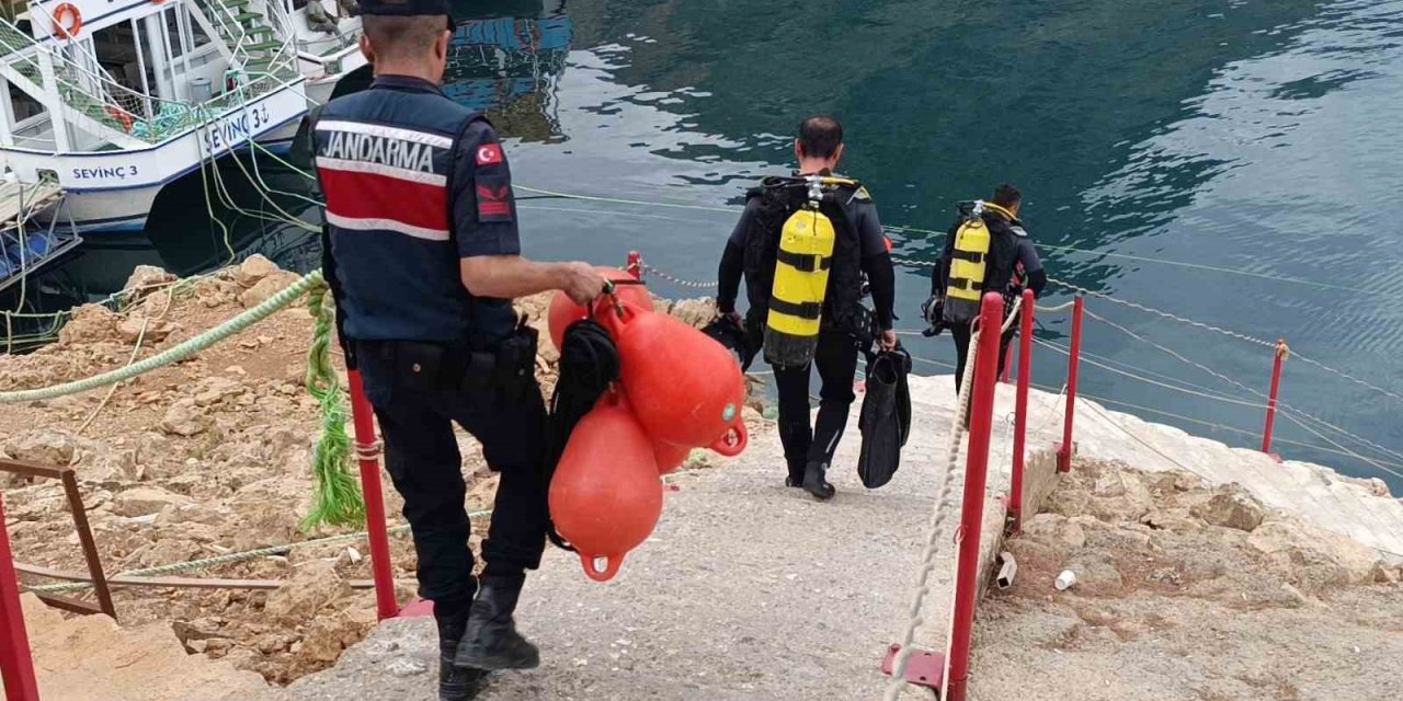 Antalya’da İrlandalı Turist Yüzmek İçin Girdiği Baraj Gölünde Kayboldu