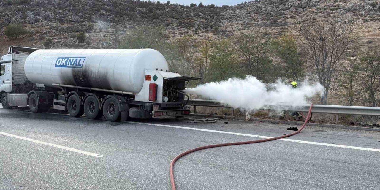 Yanan Karbondioksit Tankerine Profesyonel Müdahale Felaketi Önledi