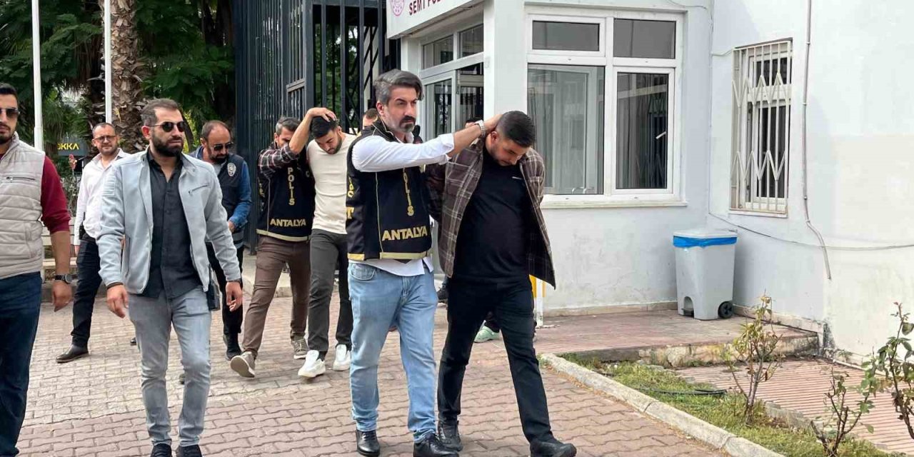 Antalya’da 2 Kişinin Ölümüyle Sonuçlanan Silahlı Kavga Şüphelileri Adliyeye Sevk Edildi