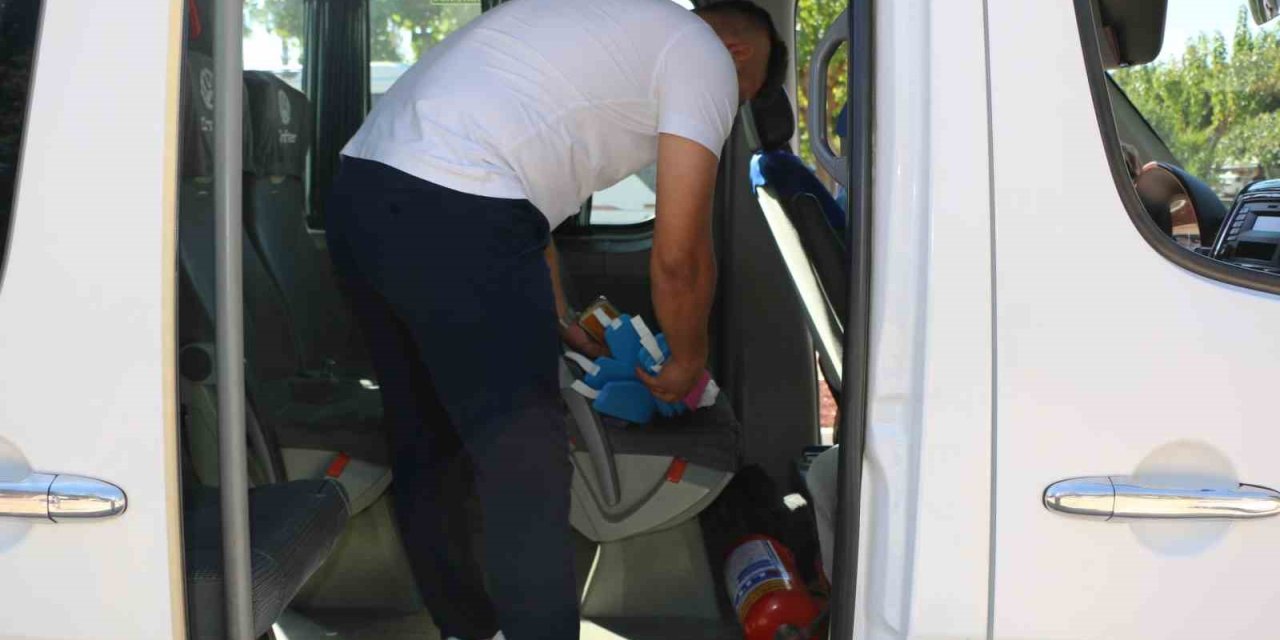 Ukome Ekipleri Servis Araçlarını İnceliyor