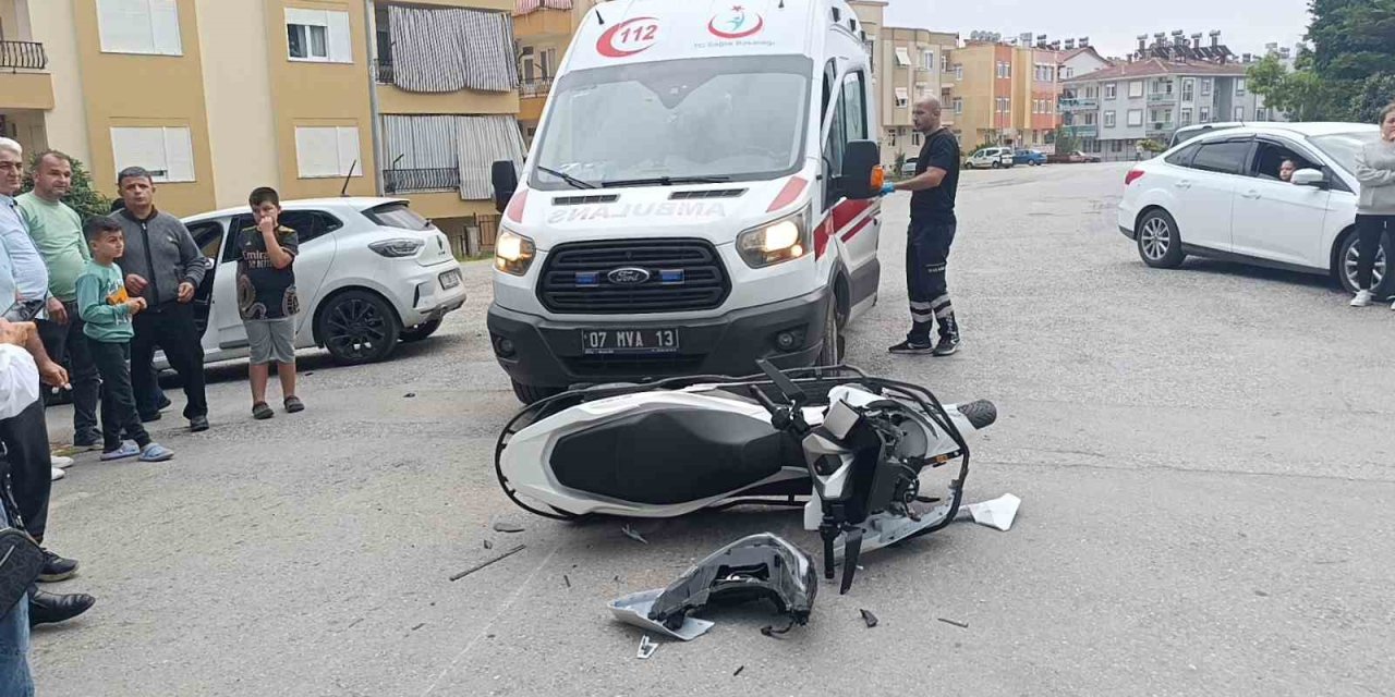 Manavgat’ta Motosiklet İle Otomobil Çarpıştı: 1 Yaralı