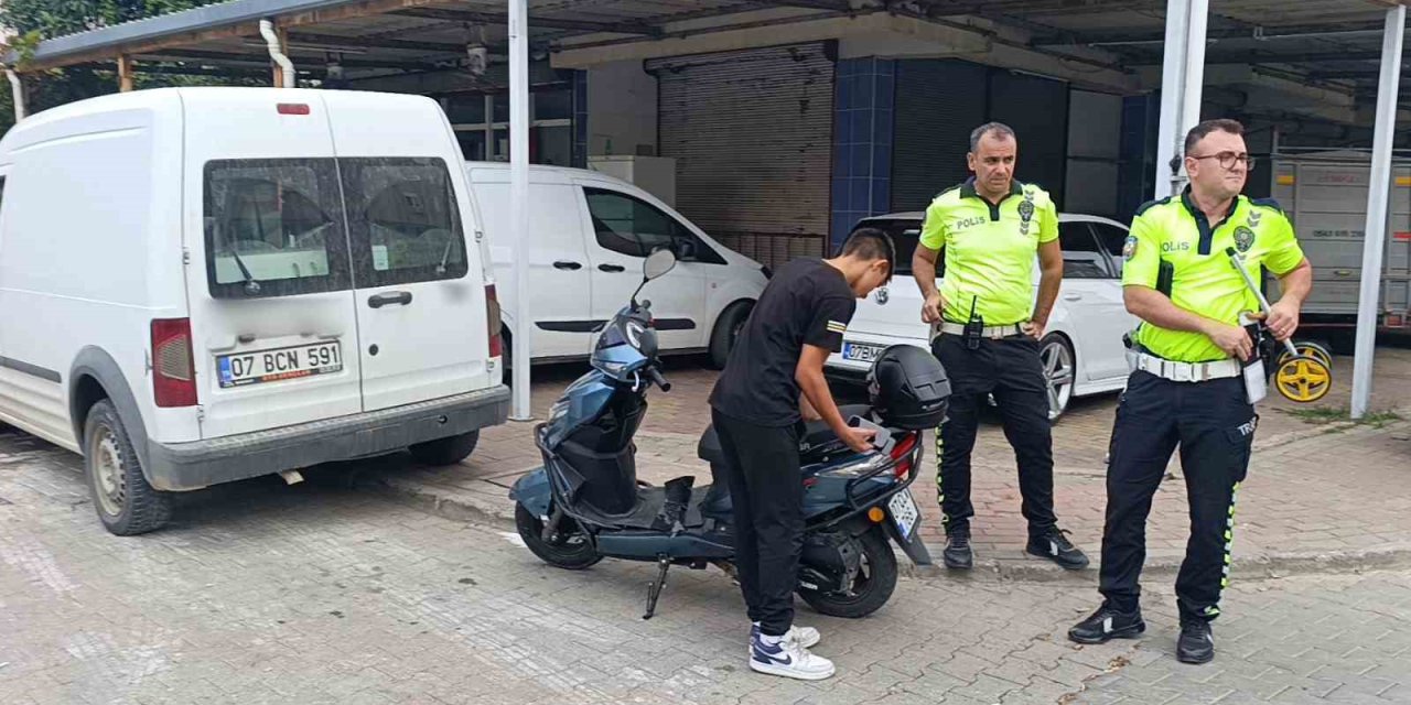 Antalya’da Motosikletler Çarpıştı: 3 Yaralı