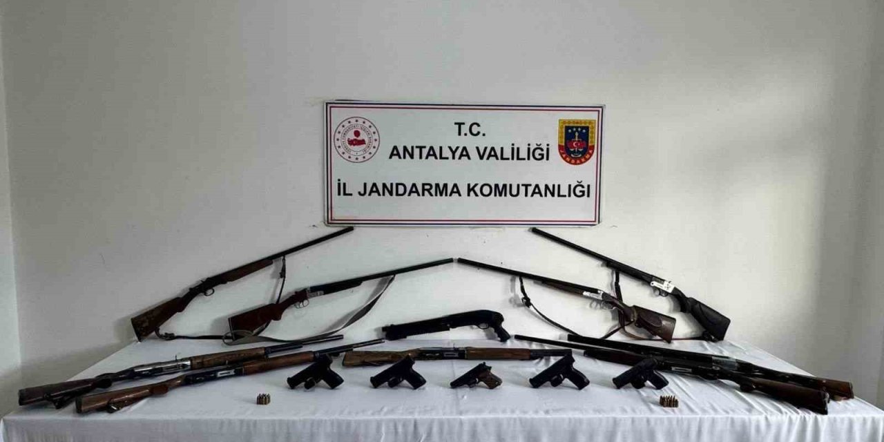 Alanya’da 15 Ruhsatsız Silah Ele Geçirildi