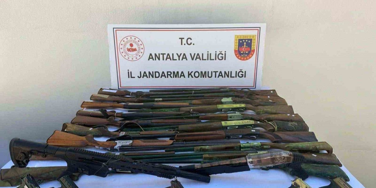 Elmalı’da Ruhsatsız 20 Silah Ele Geçirildi