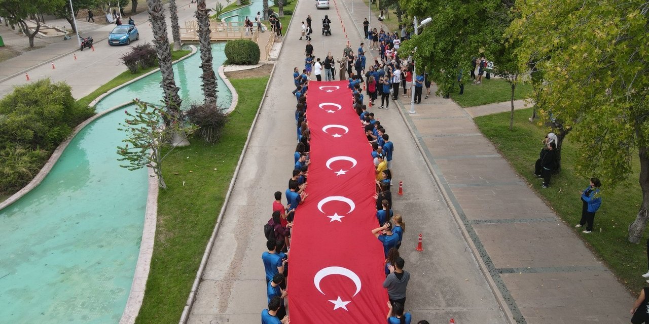 Akdeniz Üniversitesi, Cumhuriyet İçin Koştu