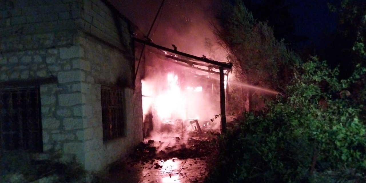 Müstakil Ev Alev Alev Yandı