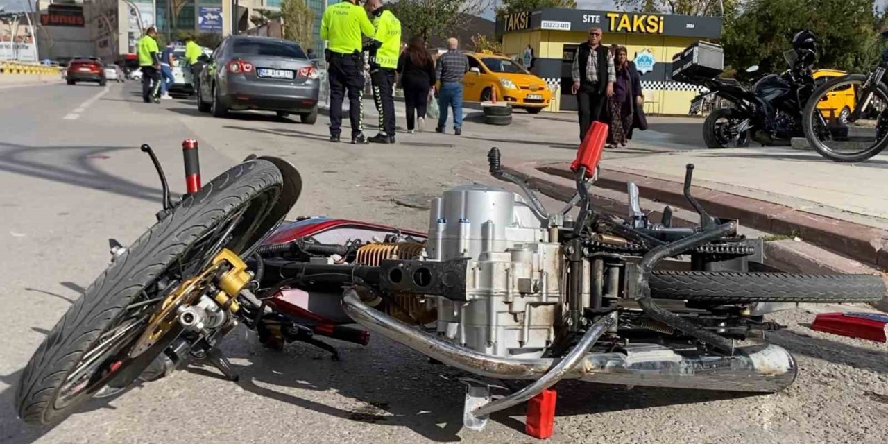 Otomobil İle Motosiklet Çarpıştı: 1 Yaralı