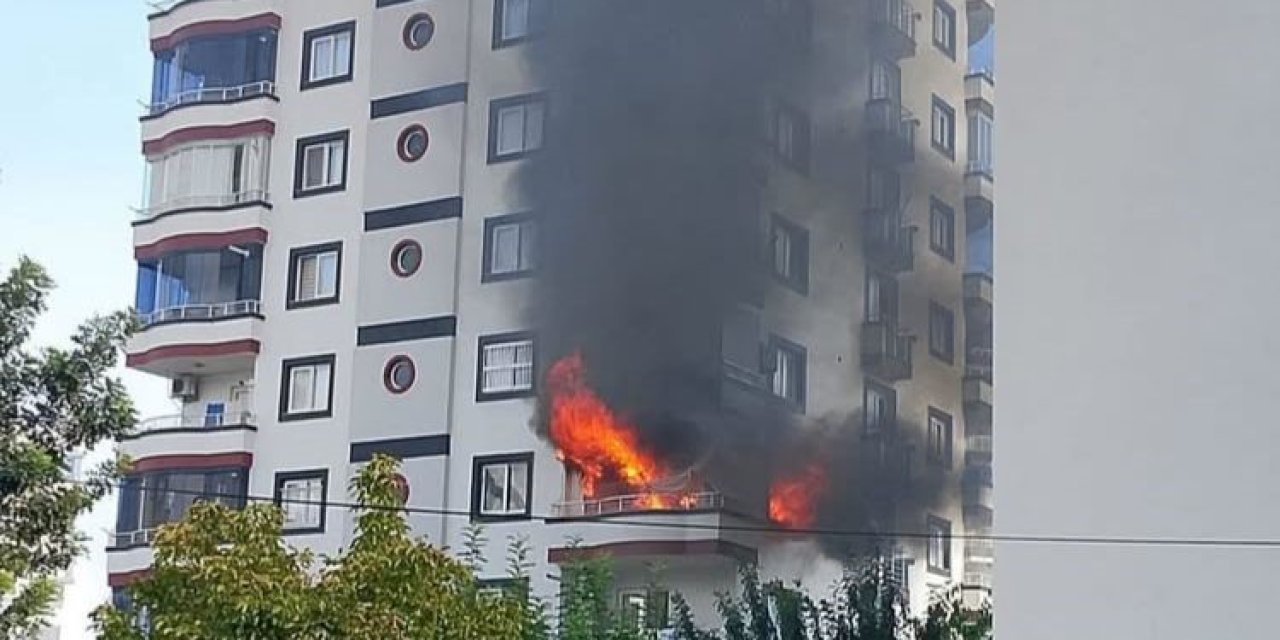 Mersin’de 9 Katlı Binada Yangın: Alevler Daireyi Sardı
