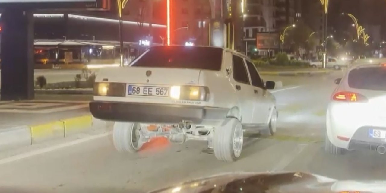 Arabasıyla Herkesi Şaşırtan O Sürücüyü, Polis De Cezasıyla Şaşırttı: 19 Bin Lira Ceza Kesildi