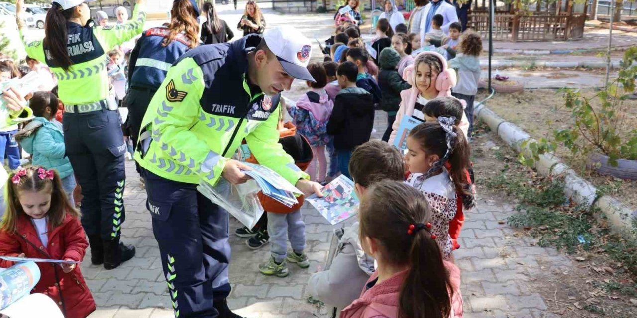 Niğde’de Öğrencilere Jandarma Tanıtımı Ve Trafik Eğitimi