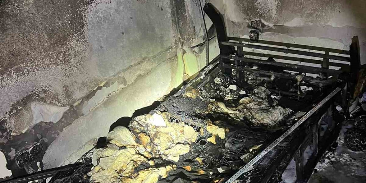 Dairede Çıkan Yangında Bir Oda Kullanılamaz Hale Geldi