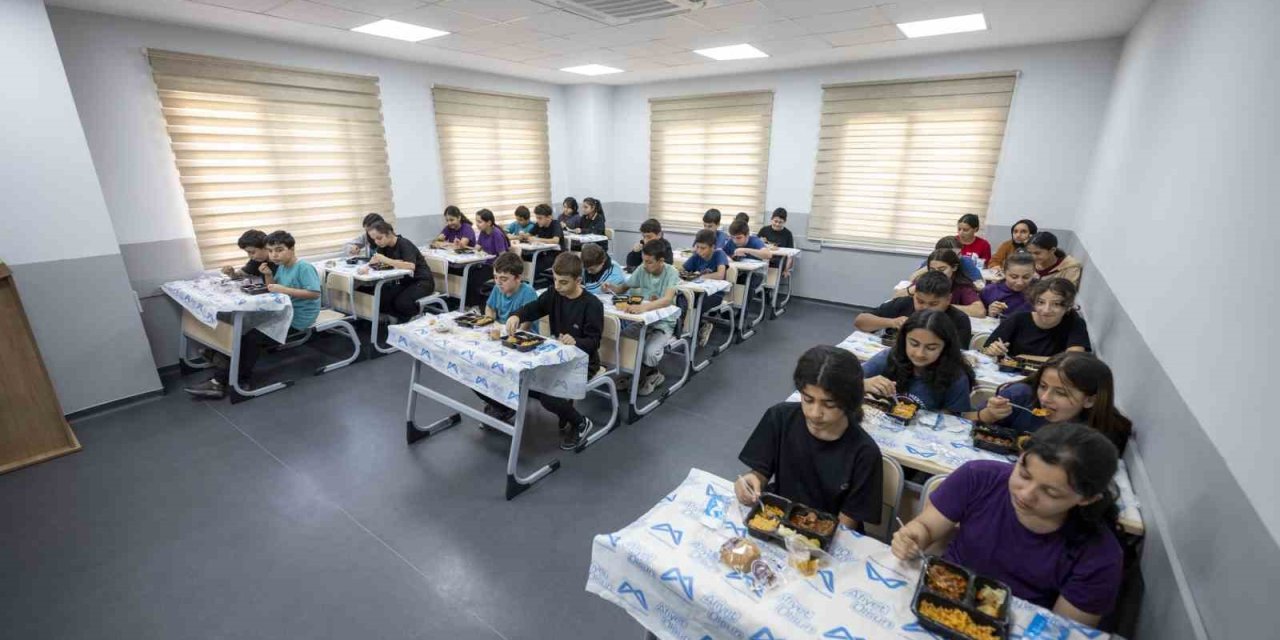 Mersin’de Lgs’ye Hazırlanan Öğrencilere Destek