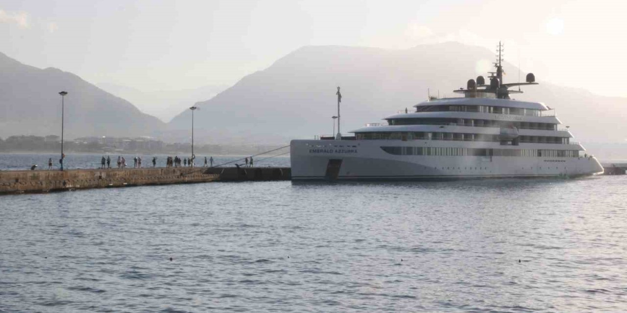 91 Turist 74 Mürettebatlı Lüks Gemi Alanya’ya Ulaştı