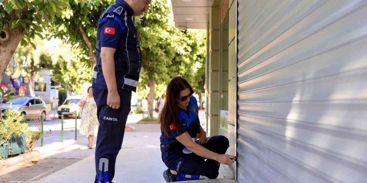 Alanya’da Tarihi Geçmiş Ve Çürümüş Ürün Satan İki İşletme Mühürlendi