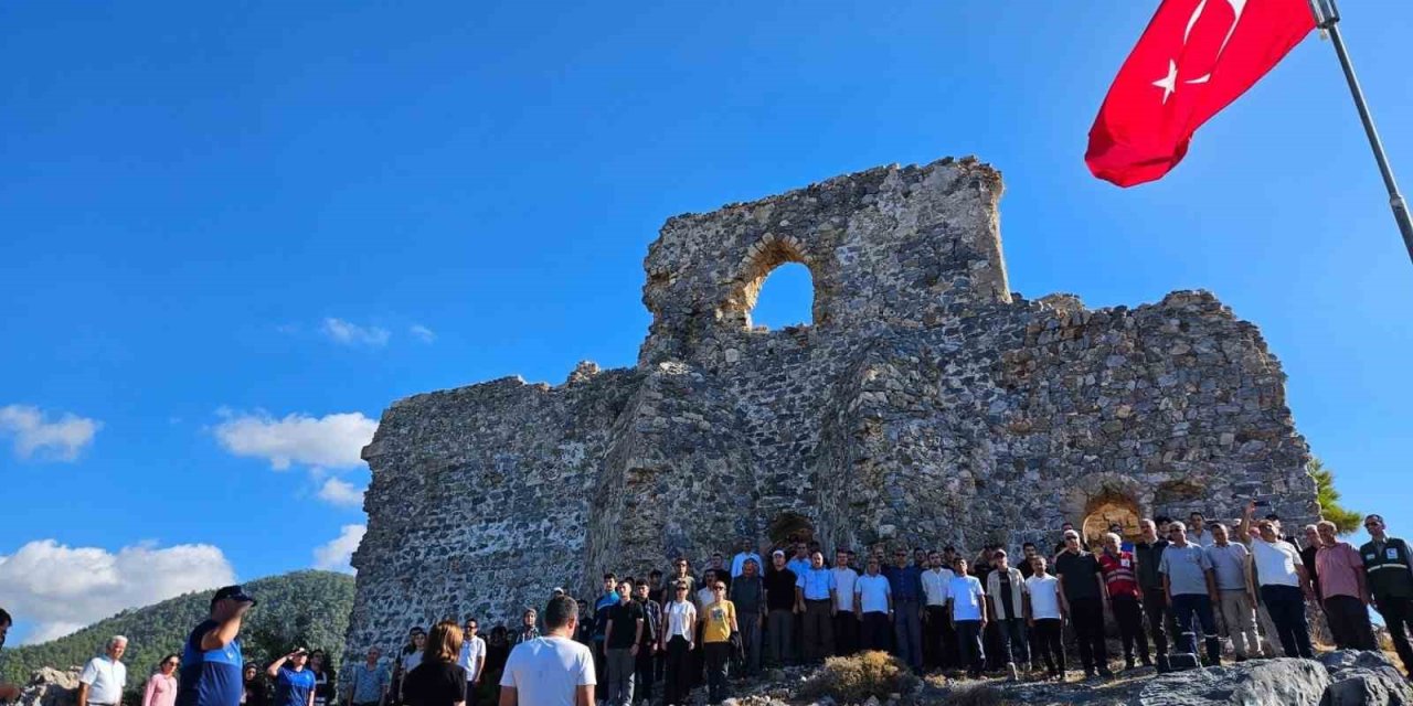 Softa Kalesinde ’cumhuriyet Yürüyüşü Ve Bayrak Değişimi Töreni’ Gerçekleştirildi