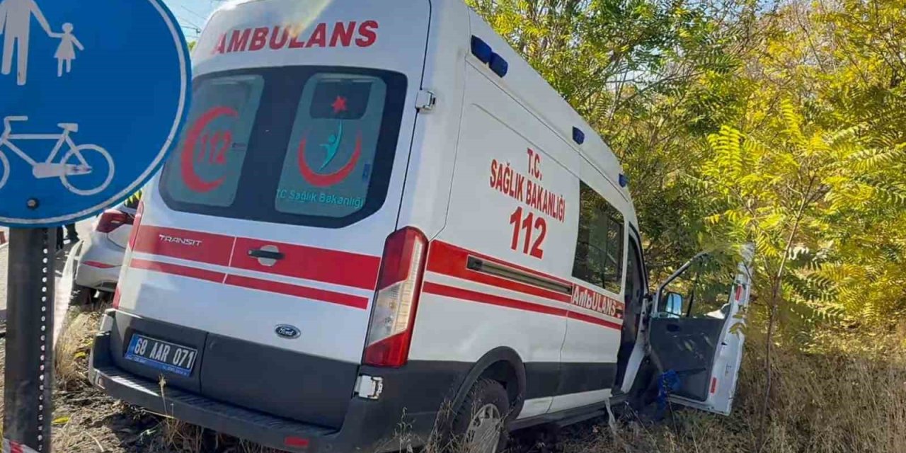Aksaray’da Ambulans İle Doktorun Aracı Çarpıştı: 7 Yaralı